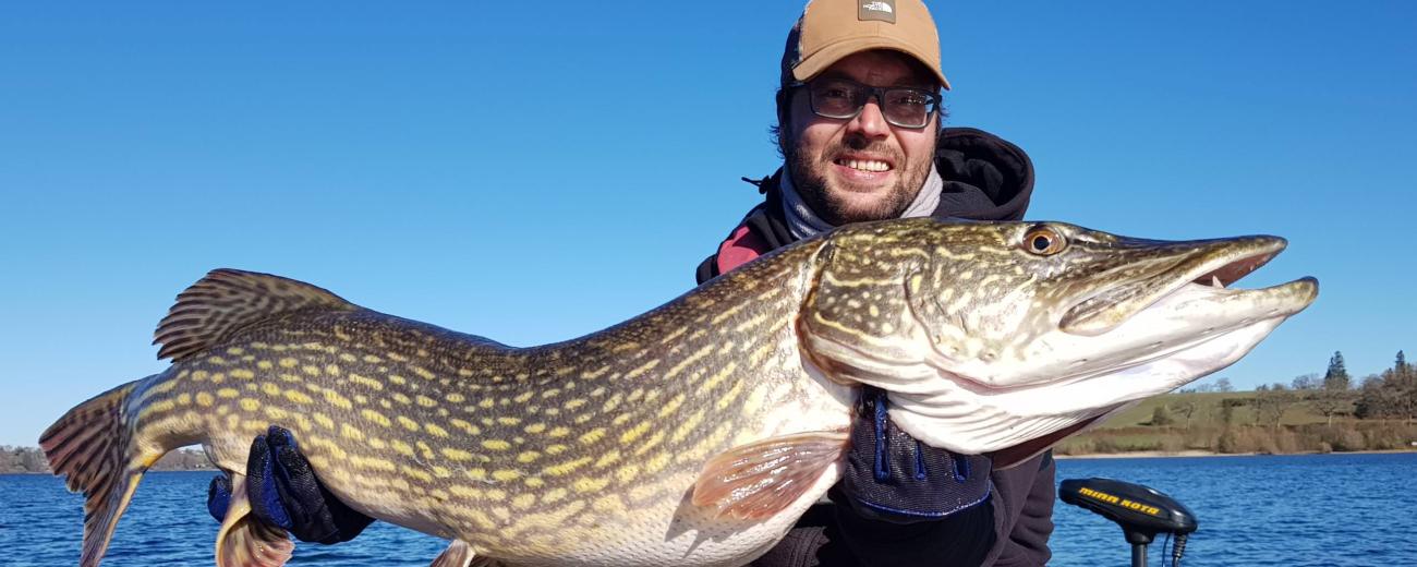 Brochet pêché au lac de Pareloup ©A. Bousquet