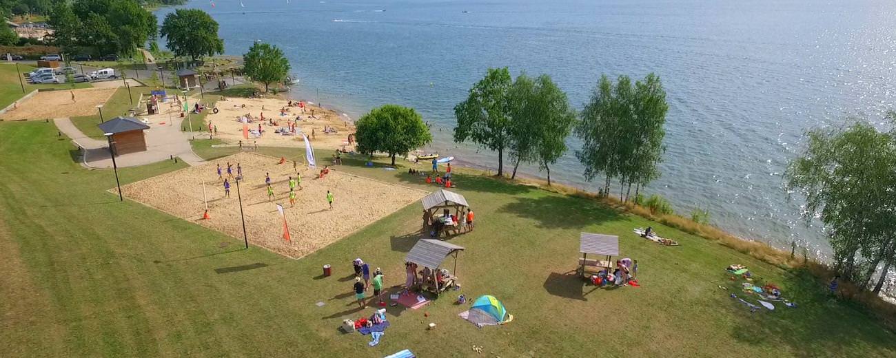 Plage des Vernhes  au lac de Pareloup ©Richard Storchi