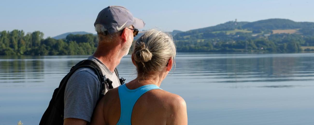 Sentier autour du lac de Villefranche de Panat © Richard Storchi