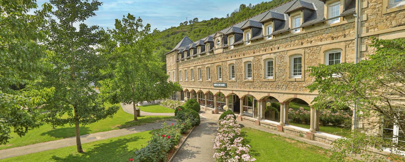 ©Hôtel des Bains à Salles-la-Source