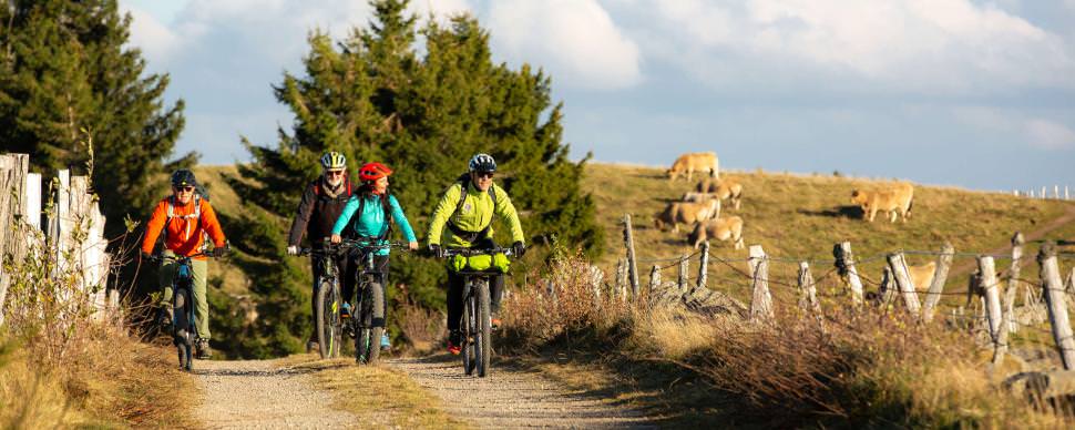 VTT sur l'Aubrac au Printemps ©B. Colomb - Lozère Sauvage, Aveyron Attractivité Tourisme