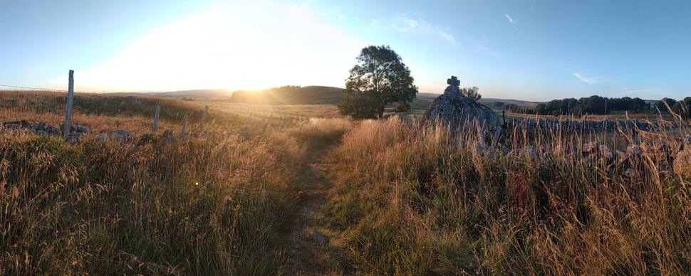 Le jour se lève sur l'Aubrac ©Q.Belmondo