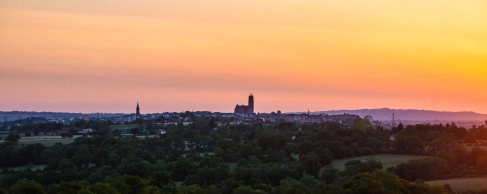 Coucher de soleil sur Rodez, depuis Sainte-Radegonde © M. Hennessy - Aveyron Attractivité Tourisme