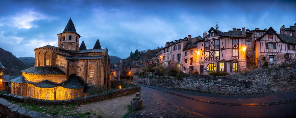 Conques en soirée ©G. Alric - Aveyron Attractivité Tourisme