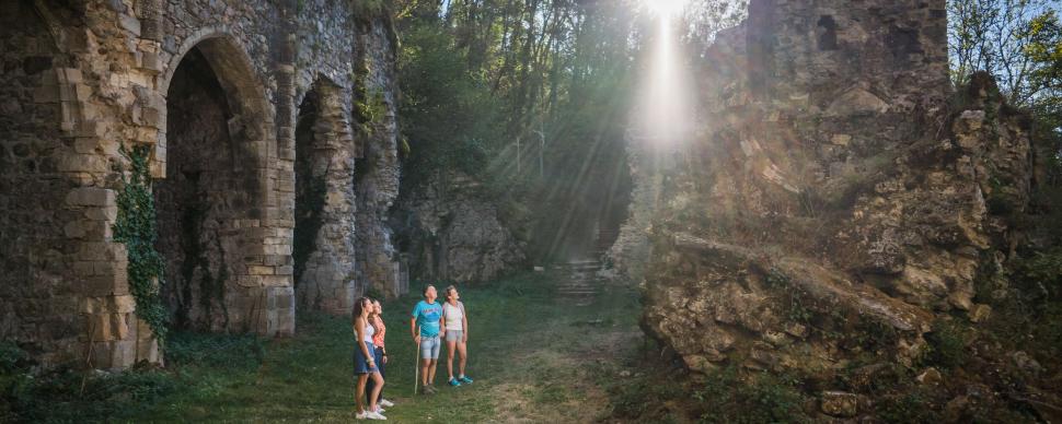 Les Vestiges de Peyrusse-le-Roc ©G. Alric - Aveyron Attractivité Tourisme