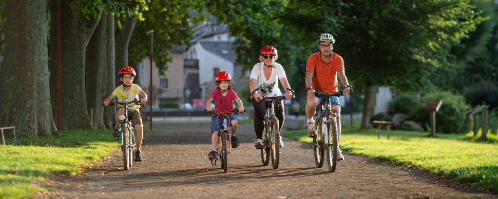 Vélo en famille dans la vallée du Lot-© G. Alric - Tourisme Aveyron