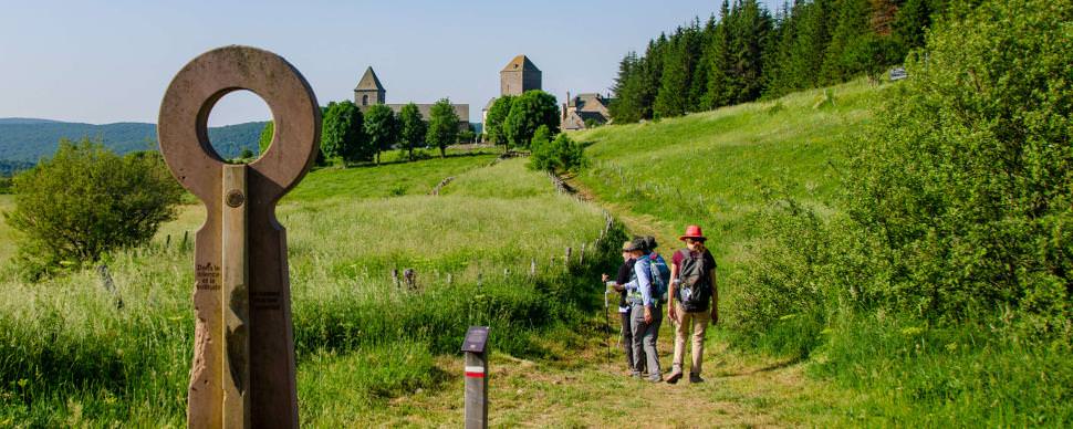 Randonneurs sur l'Aubrac ©M. Hennessy - Tourisme Aveyron