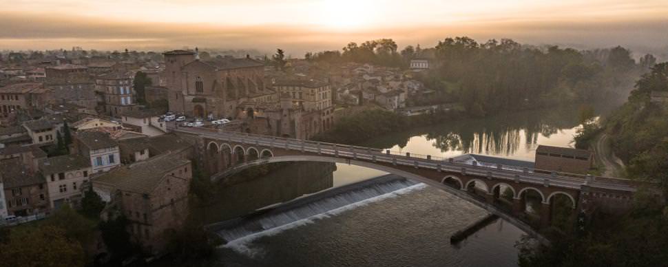 Vue du ciel sur Gaillac ©AnderAnderA Production