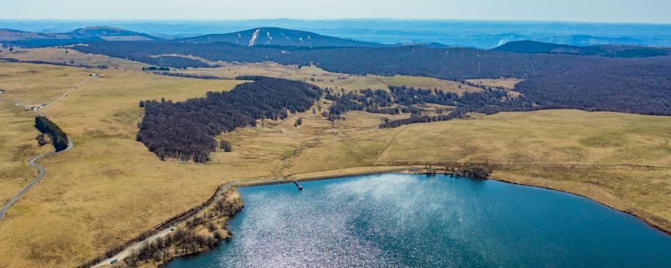 L'Aubrac en hiver, vue sur le Lac des Moines ©Y. Majorel