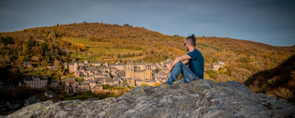 Vue sur le village de Conques en Automne