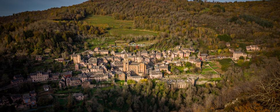 Conques en automne ©G. Alric - Aveyron Attractivité Tourisme