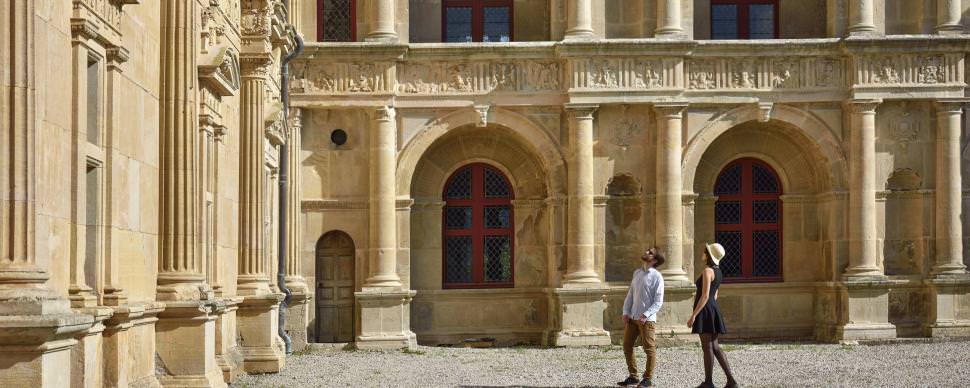 Cour du château de Bournazel ©Maurice Subervie