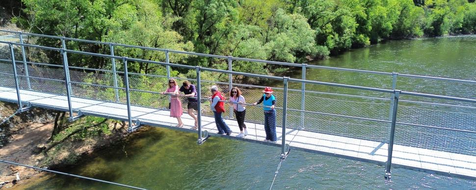 Passerelle Saint-Parthem au dessus du Lot