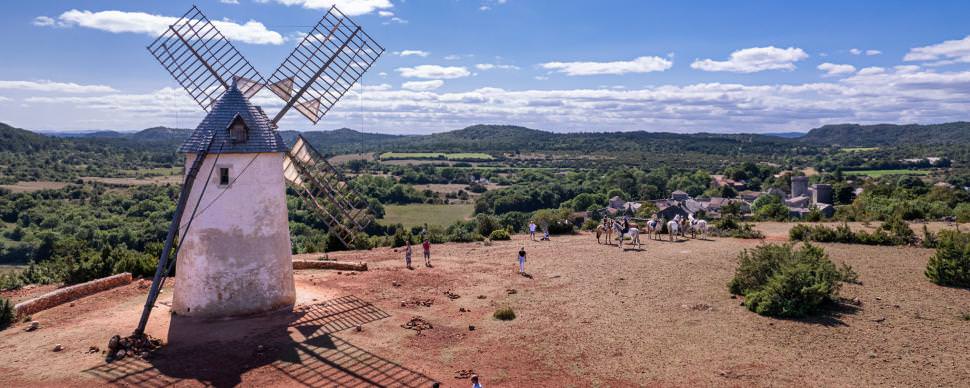 Moulin du Redounel à la Couvertoirade ©V. Govignon