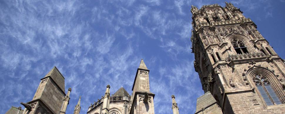 Devant la Cathédrale de Rodez, balade sensorielle ©A. Arnal - Tourisme Aveyron
