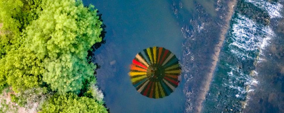 Reflet dans la rivière Aveyron, Vol en montgolfière ©SPL Ouest Aveyron