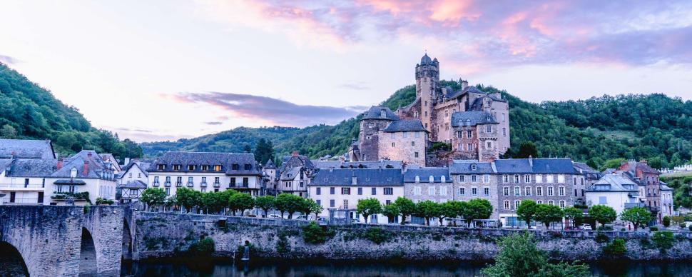 Un soir d'été au Château d'Estaing ©M. Colas - Un Monde à Vélo