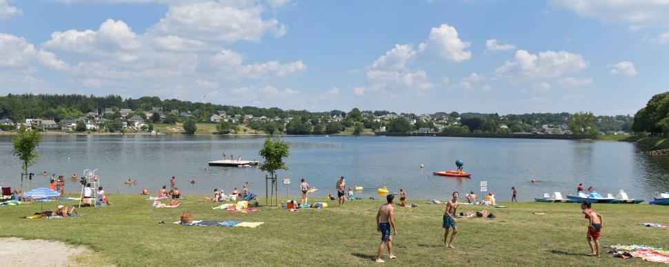 Plage du Mayrac, lac de Villefranche de Panat © Richard Storchi