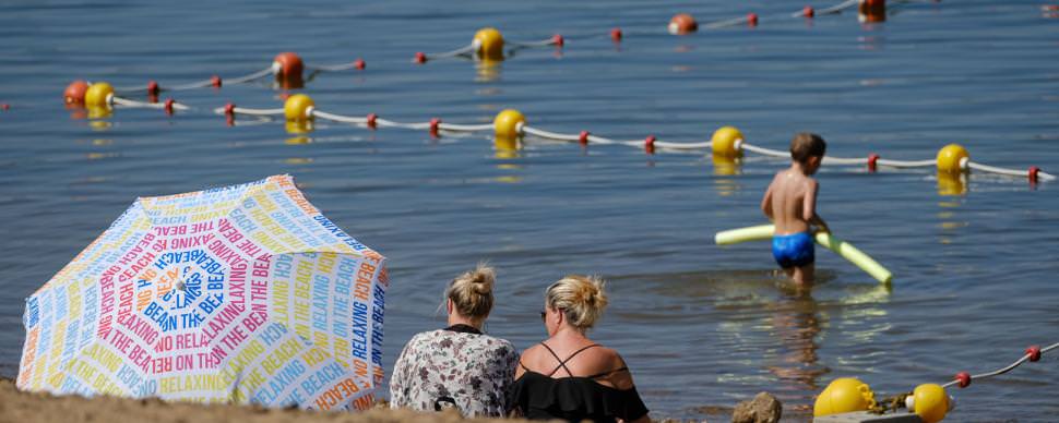 Plage des Vernhes, lac de Pareloup © Richard Storchi
