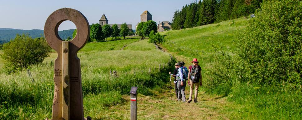 Randonneurs sur l'Aubrac © M. Hennessy - Tourisme Aveyron