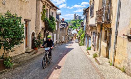Najac à vélo © Julien Audigier - Aveyron Attractivité Tourisme