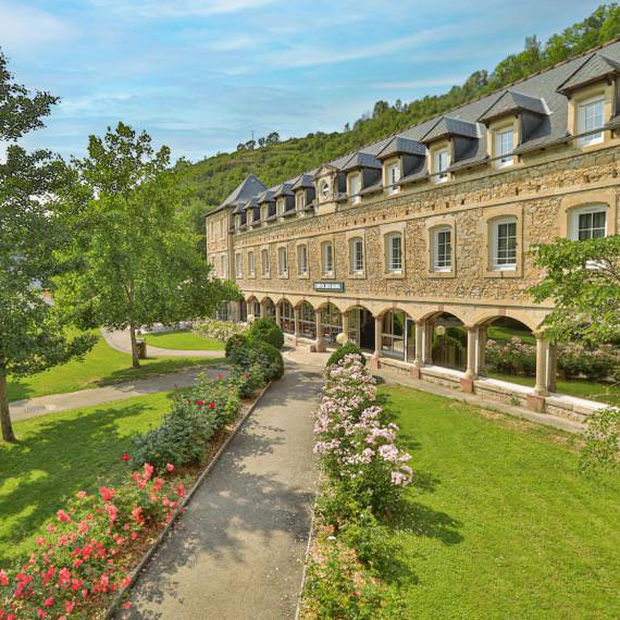 ©L'hôtel des Bains - Salles-la-Source