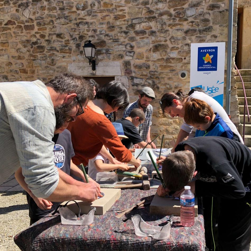 Atelier taille de pierre Musée Montrozier © CD12