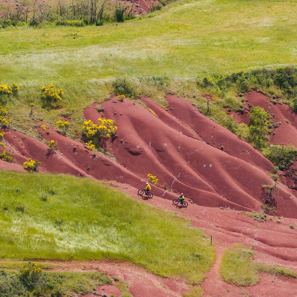 Sortie VTT dans le Rougier de Camarès ©J. Abellan - Vélo Vert