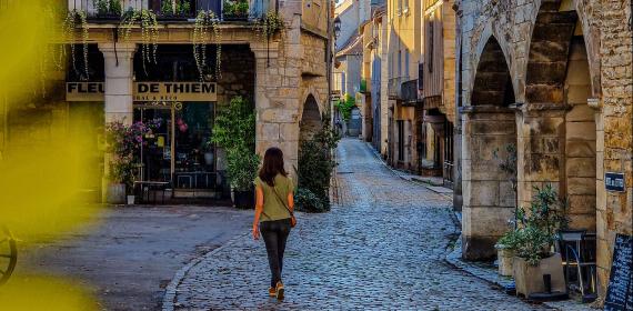 Dans les rues de Villeneuve d'Aveyron ©Julien Audigier - Aveyron Attractivité Tourisme