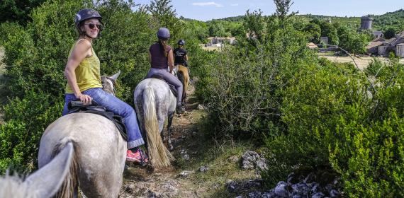 Balade à cheval sur le Larzac © V. Govignon - OTLV