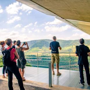Visite du viaduc de Millau-© M. Hennessy - Aveyron Attractivité Tourisme