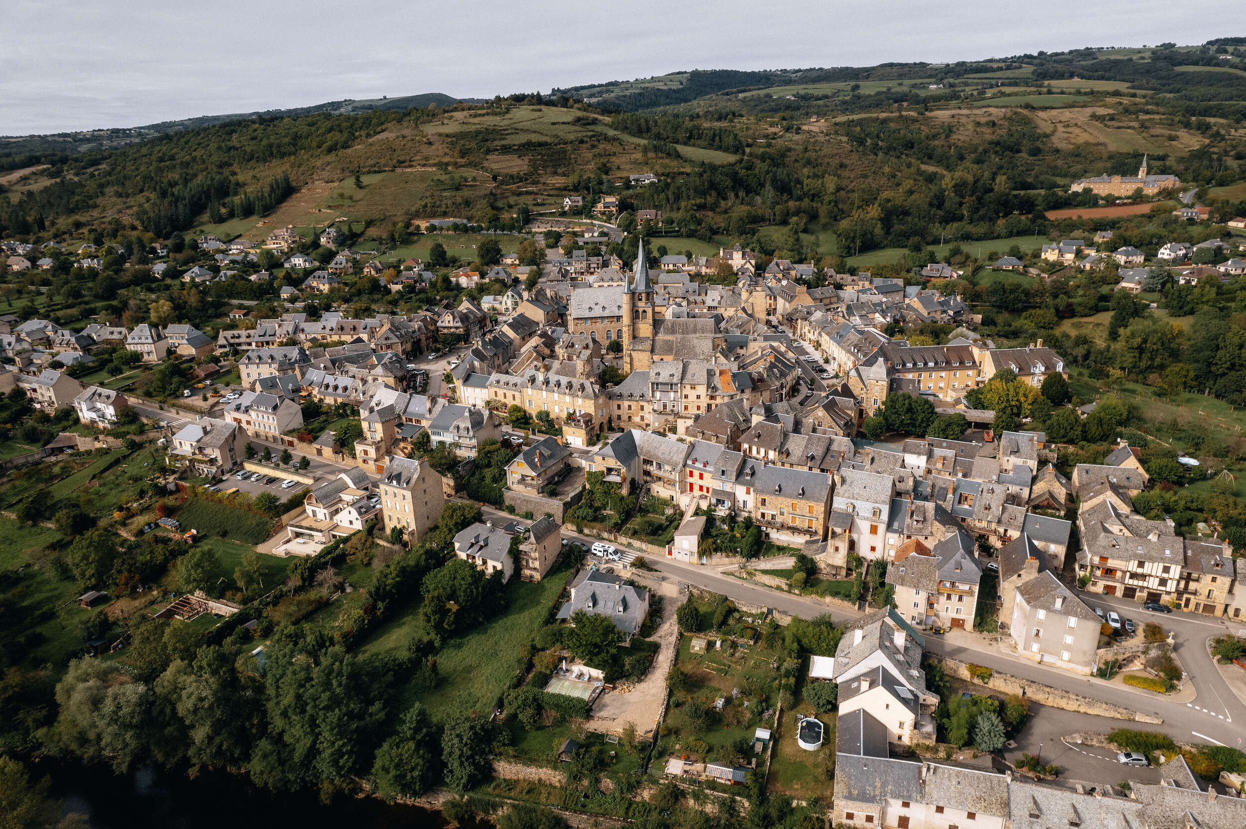 Vue aérienne de Saint-Côme-d'Olt ©M-C Teulières - Michmich en Vadrouille