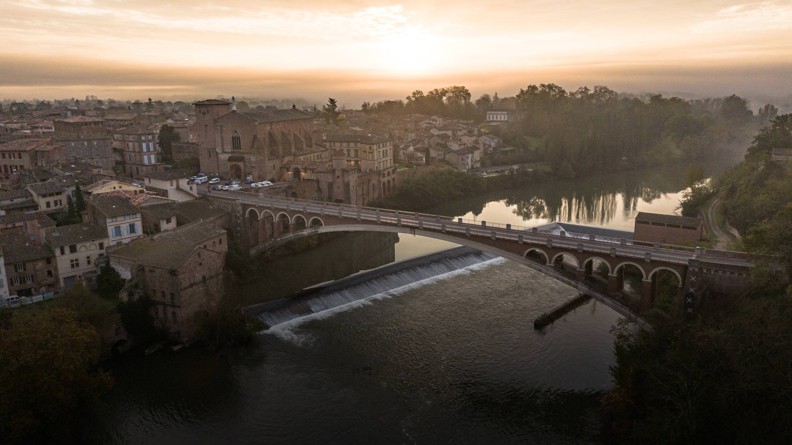 Vue du ciel sur Gaillac ©AnderAnderA Production