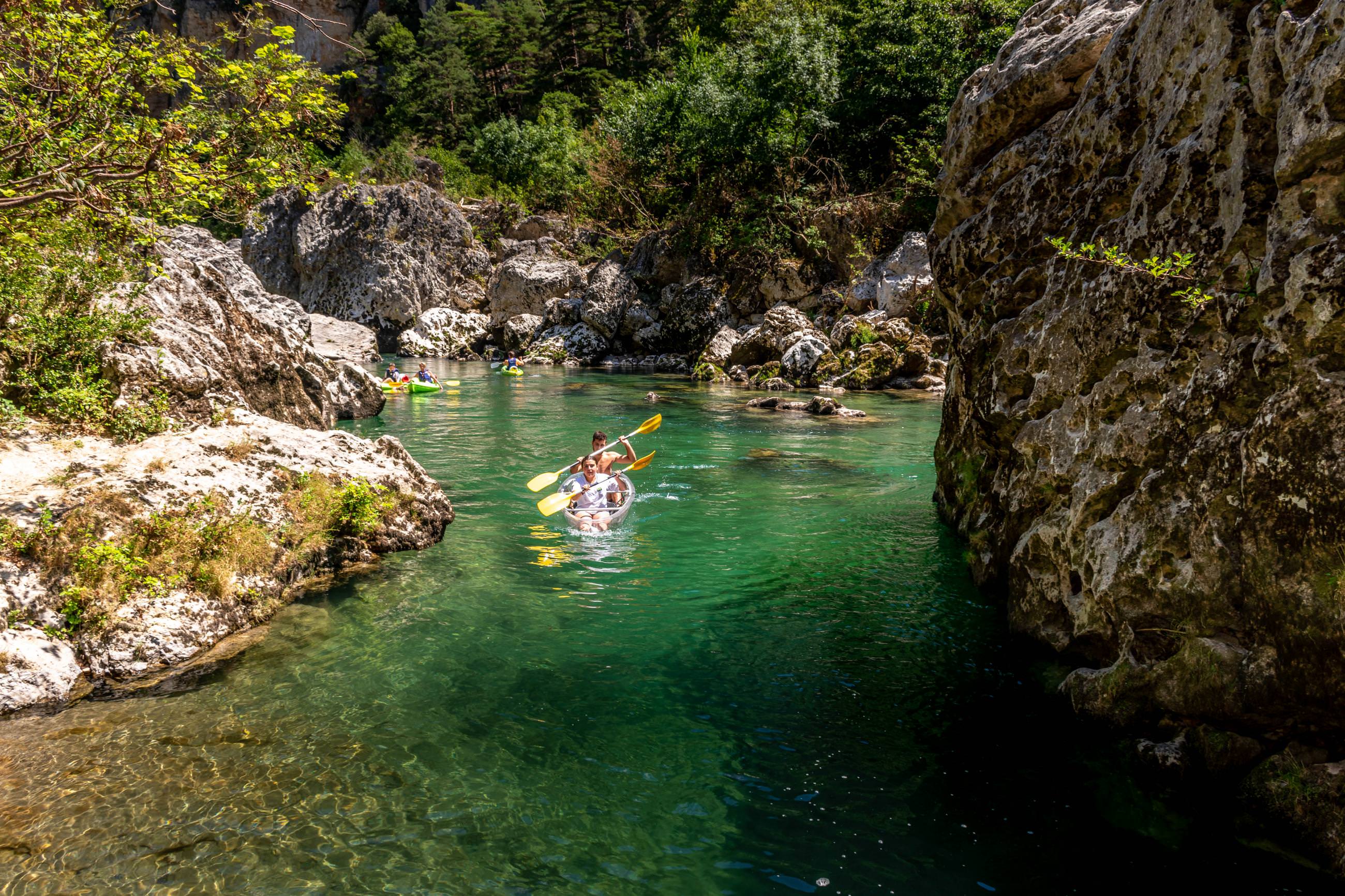 Transparence du canoë et des eaux du Tarn