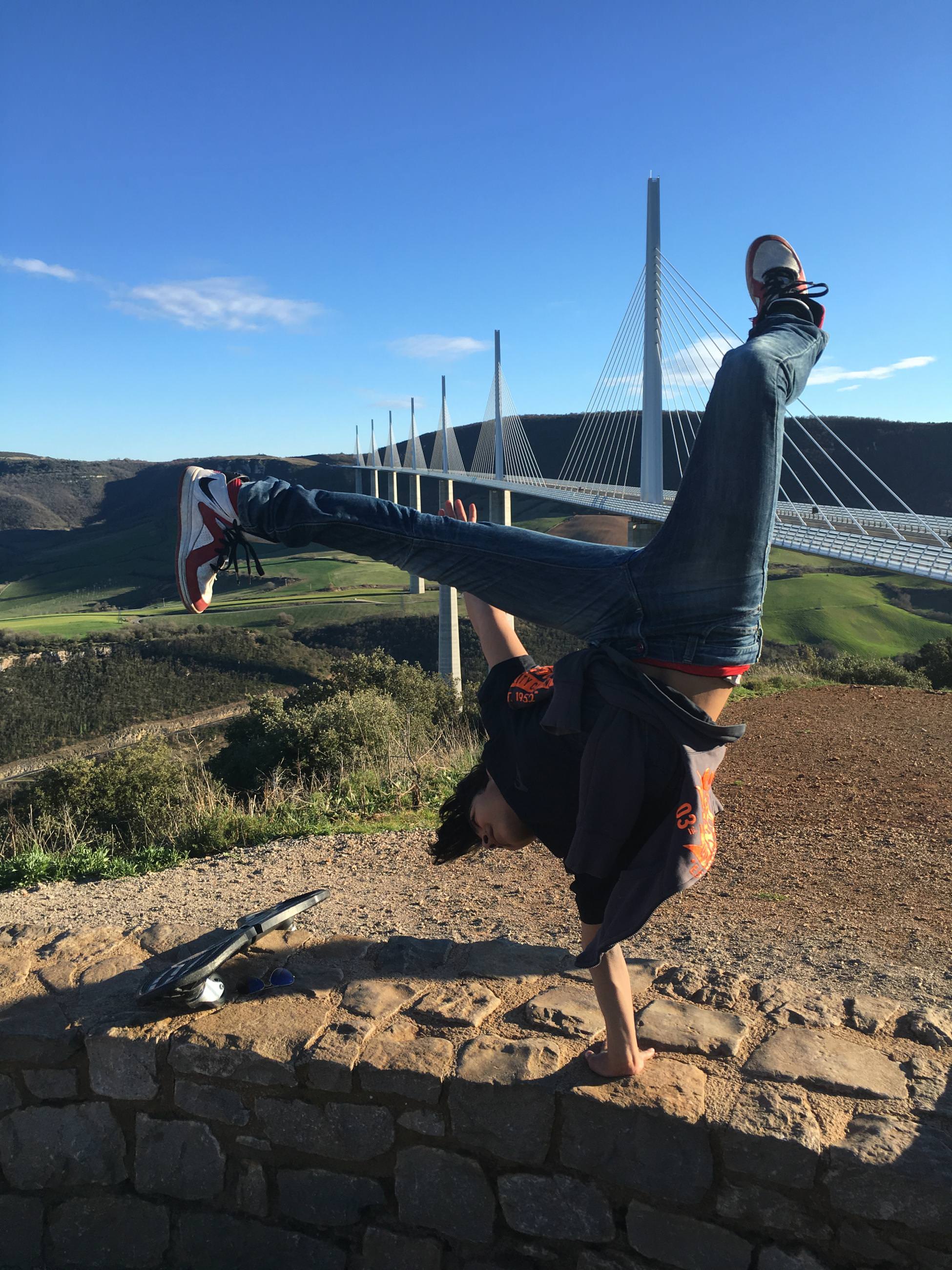 Viaduc de Millau, le viaduc de tous les records... ça décoiffe ©Cawã Araujo