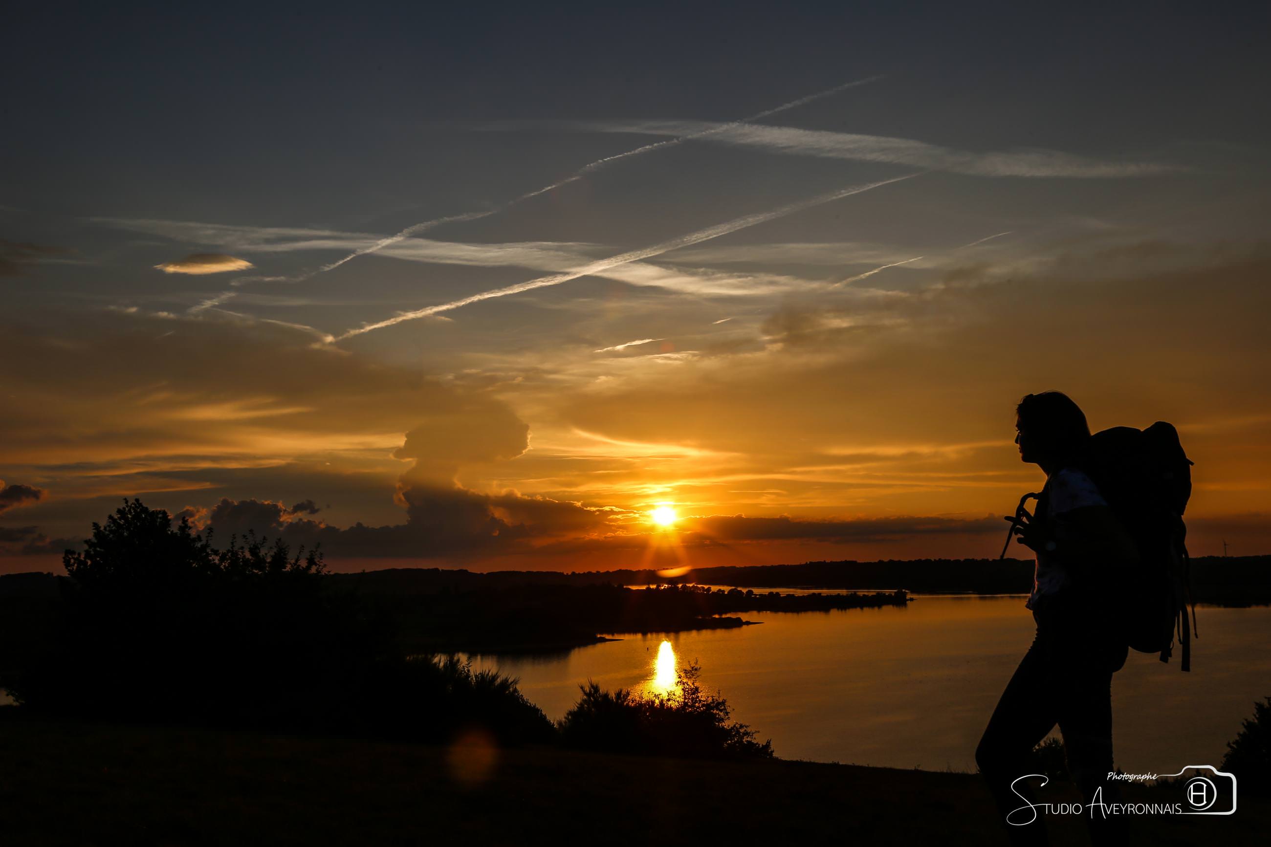 Coucher de soleil au Lac de Pareloup ©studio aveyronnais - coline hibert