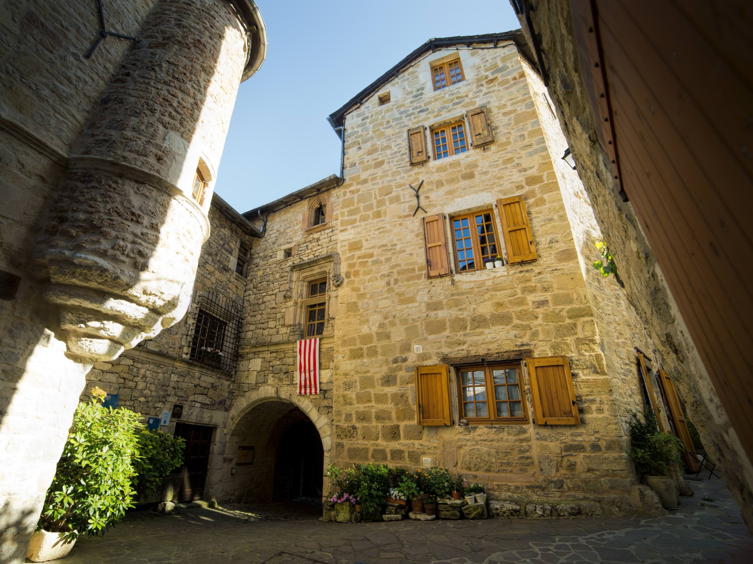 Maison des consuls - Cité de Sévérac ©F.Deltort - OT Causses Aubrac