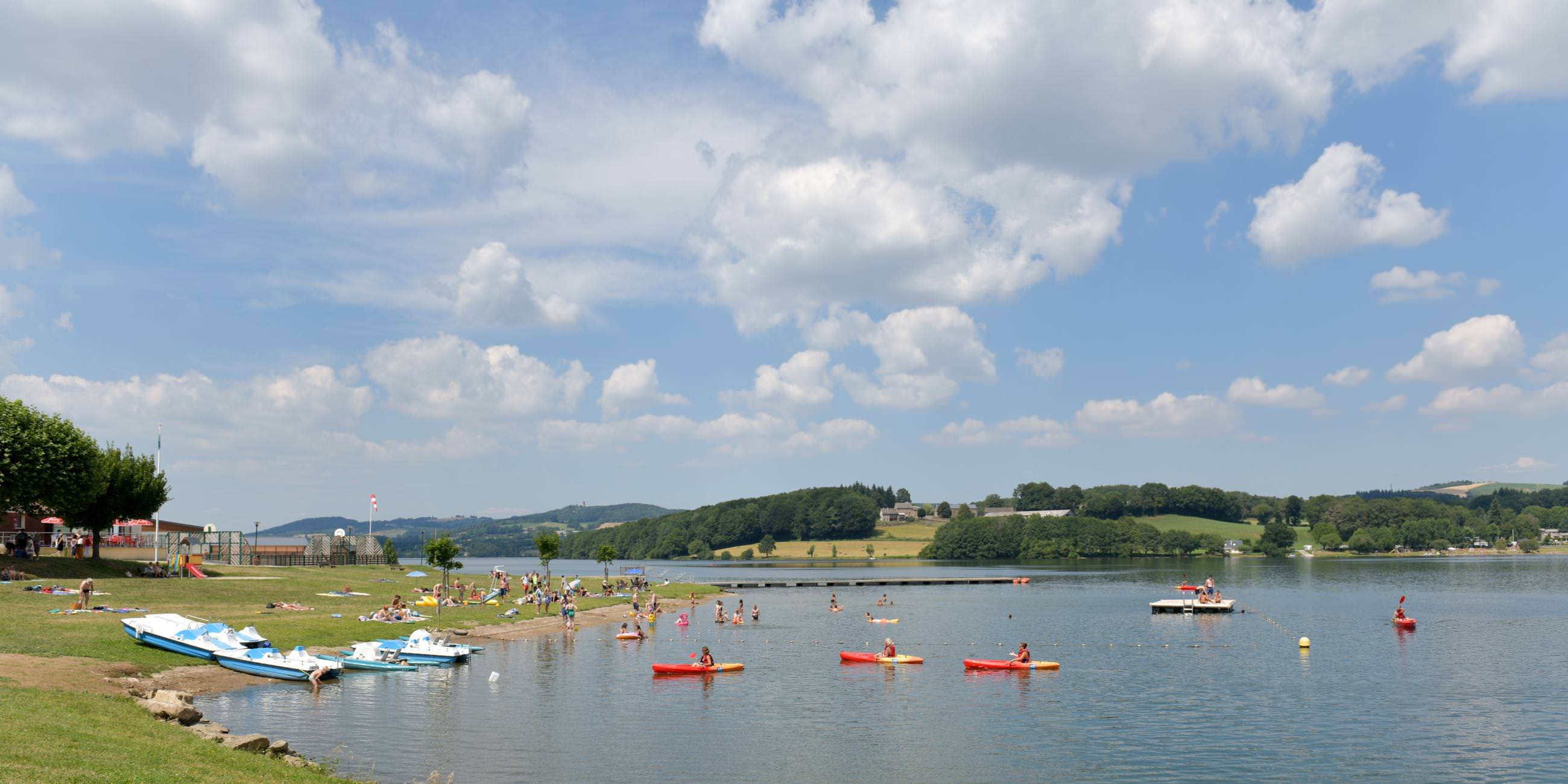 Plage du Lac de Villefranche-de-Panat - Lévézou Aveyron Randonnée - OT Pareloup ©Richard Storchi