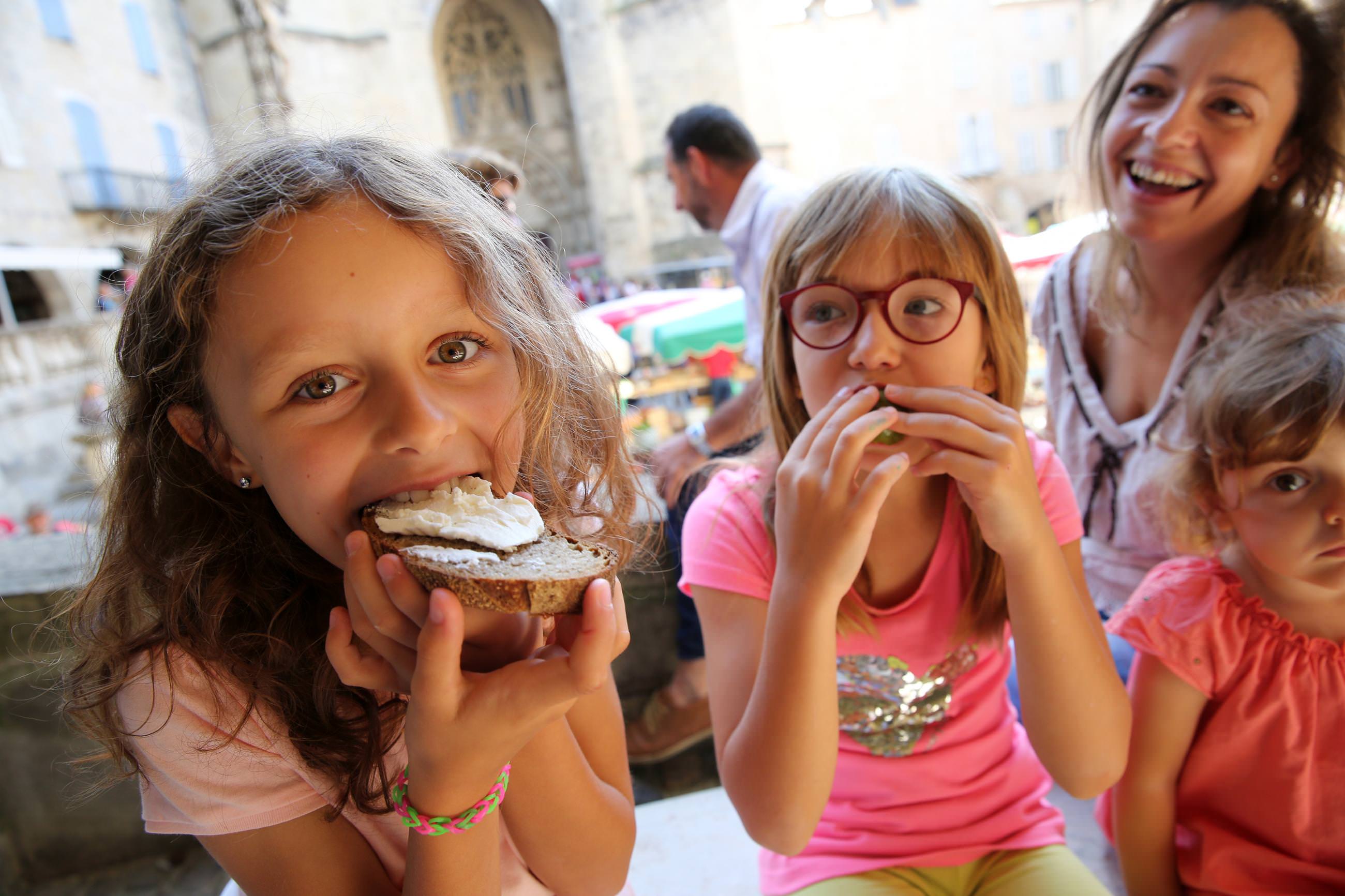 Tartine au marché de Villefranche ©J.Morel
